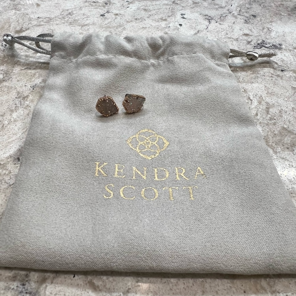 Kendra Scott stud earrings: rose gold